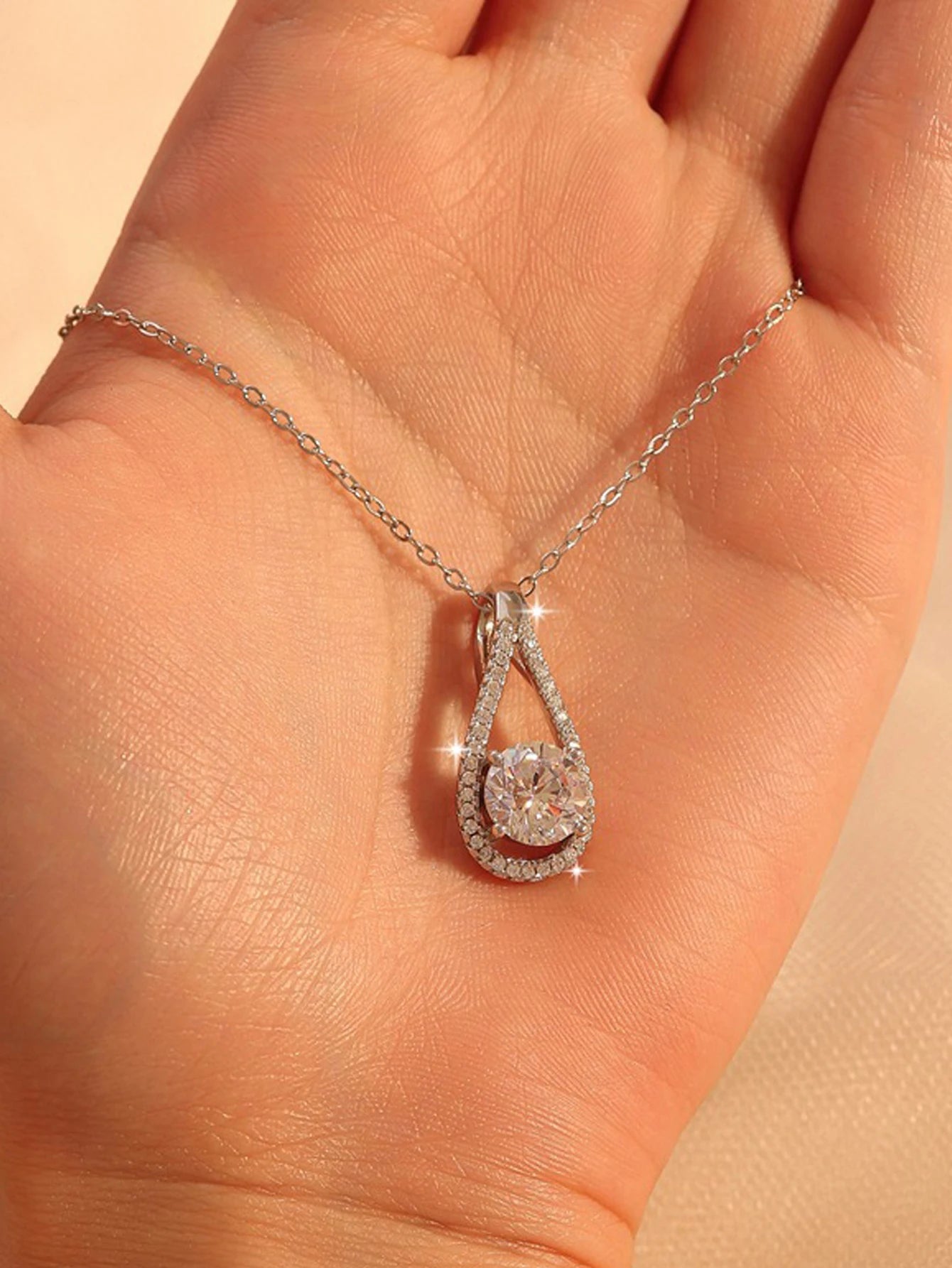 *Round Stone Water Drop Necklace
