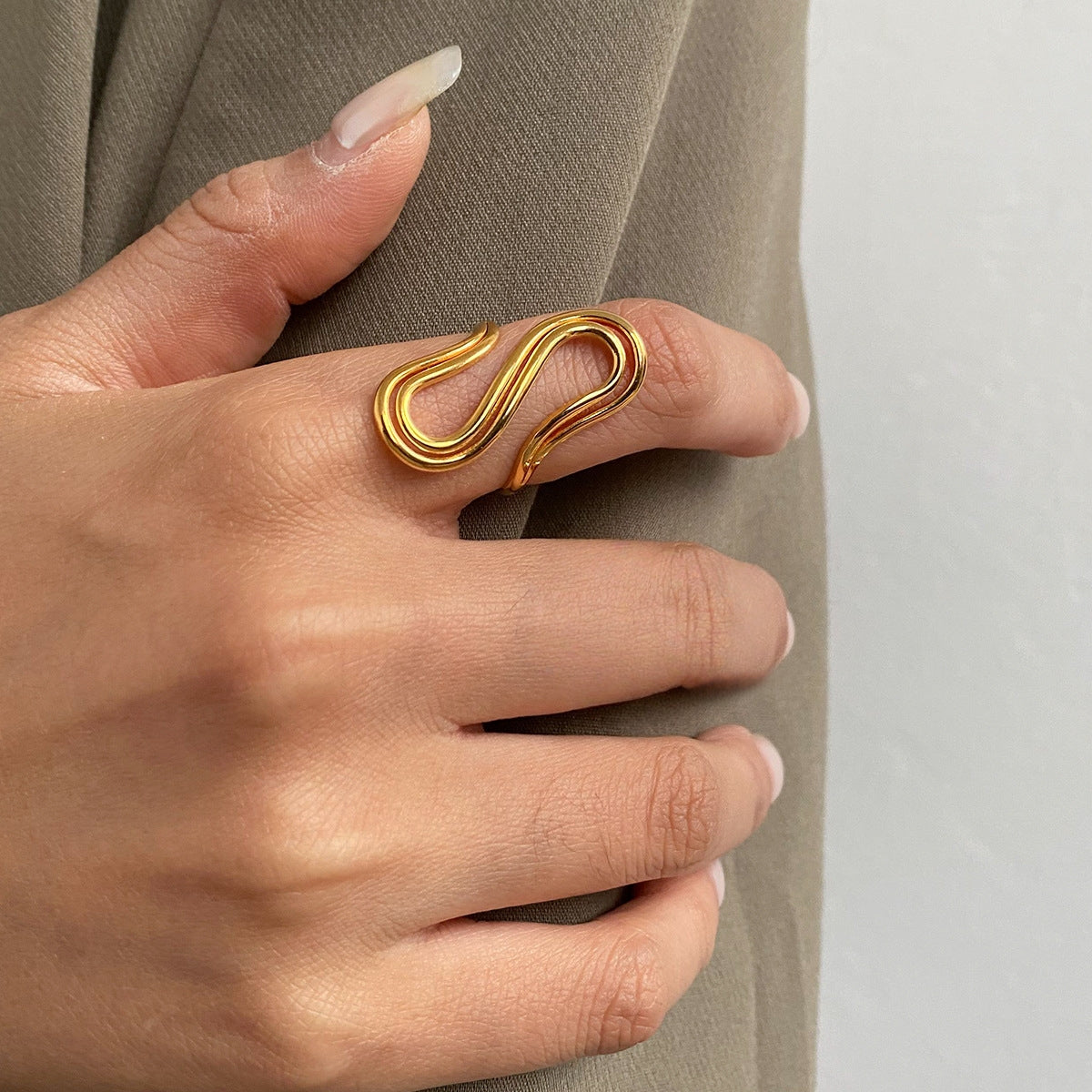 Close-up of sculptural wavy wire ring – waterproof 18k gold plated jewelry