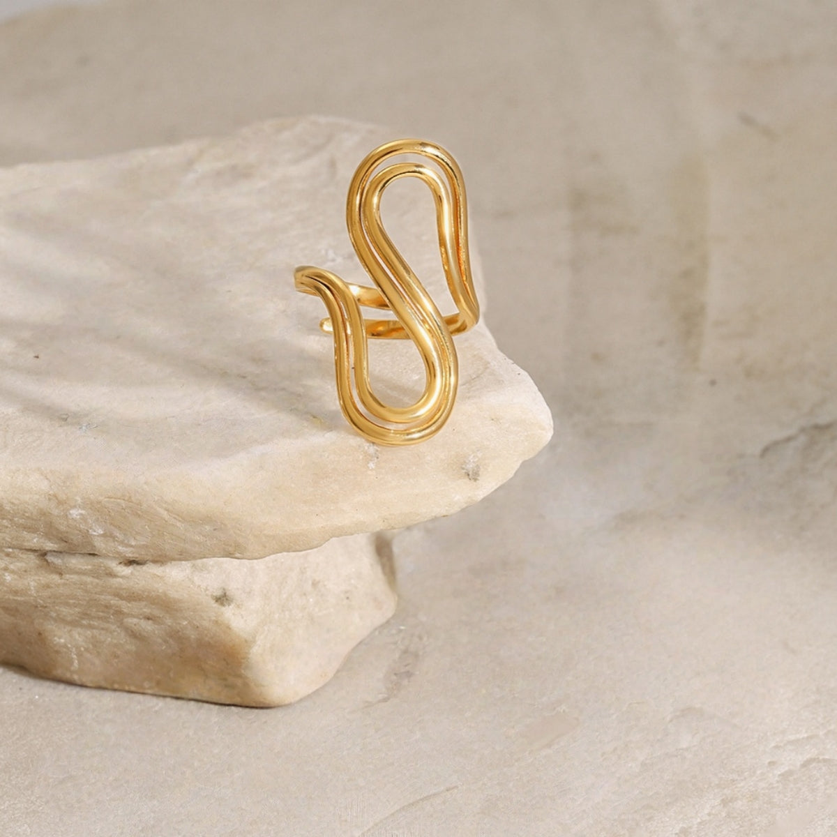 Abstract wavy wire ring styled with everyday outfit – tarnish-free summer jewelry