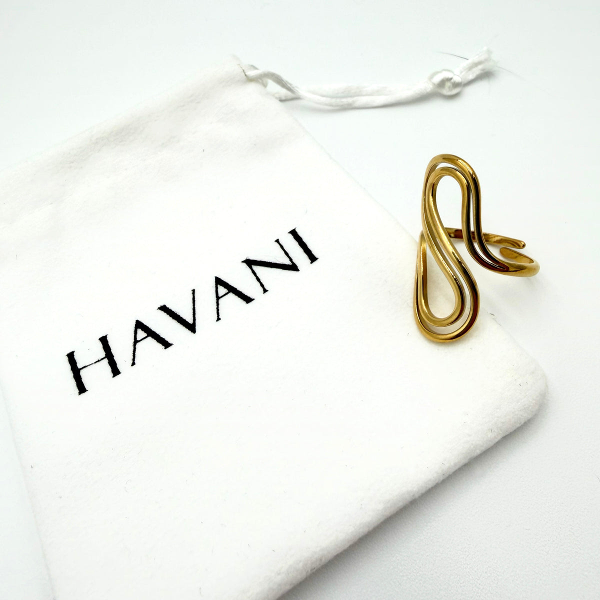 Abstract Wavy Wire Ring