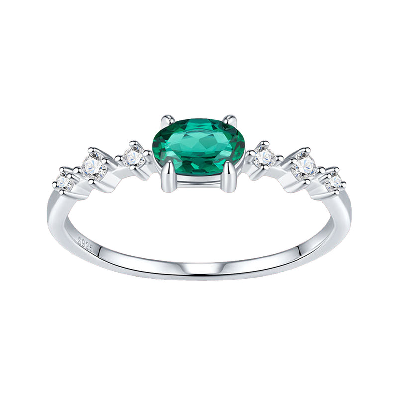 Emerald Skyline promise ring with 0.5ct lab-grown emerald and moissanite accents – 925 sterling silver